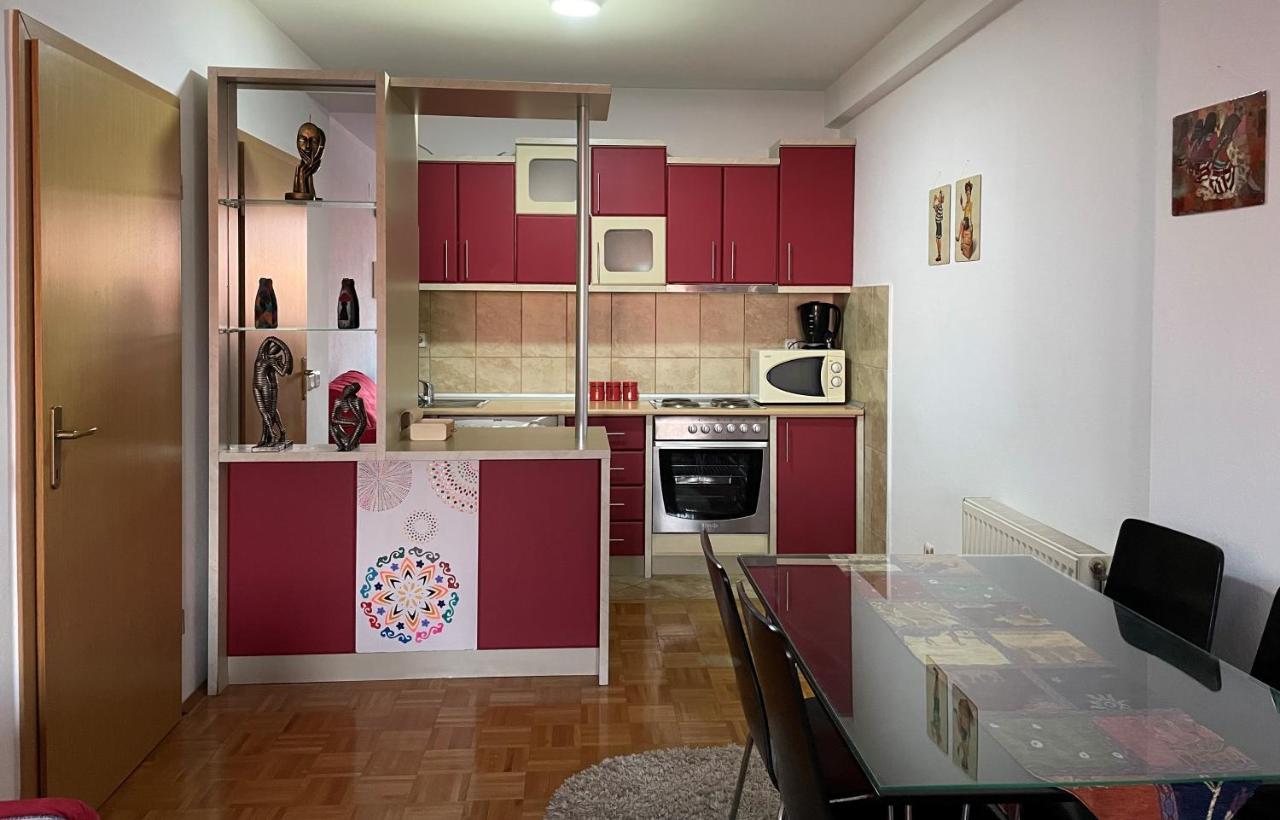 Mexican Touch Apartment With Parking Garage Πρίστινα Εξωτερικό φωτογραφία